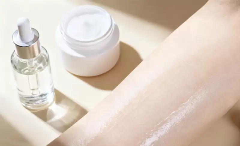 La nicotinamide en cosm&eacute;tique : vers une nouvelle &egrave;re de soins anti-&acirc;ge